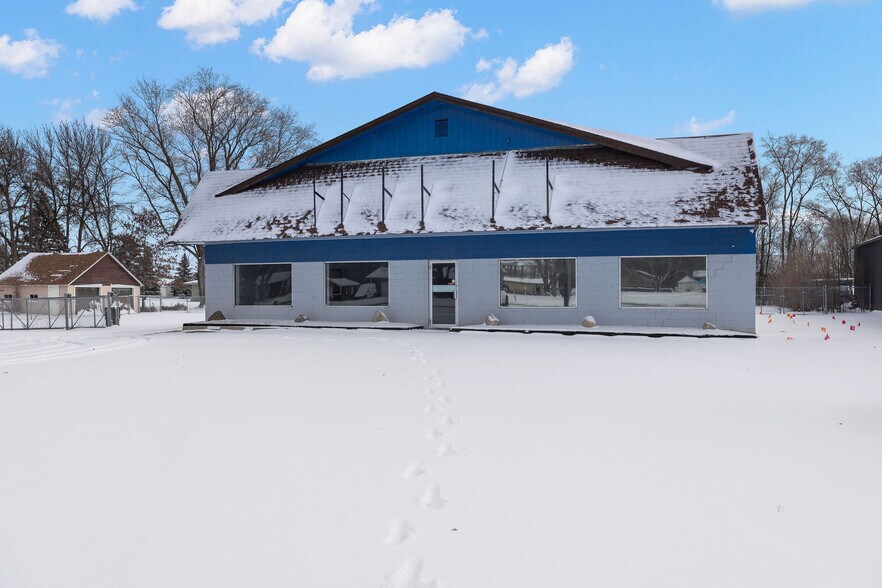 More Photos Of 21034 Chippendale Ave W, Farmington Industrial For Sale