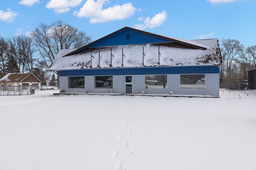 More Photos Of 21034 Chippendale Ave W, Farmington Industrial For Lease