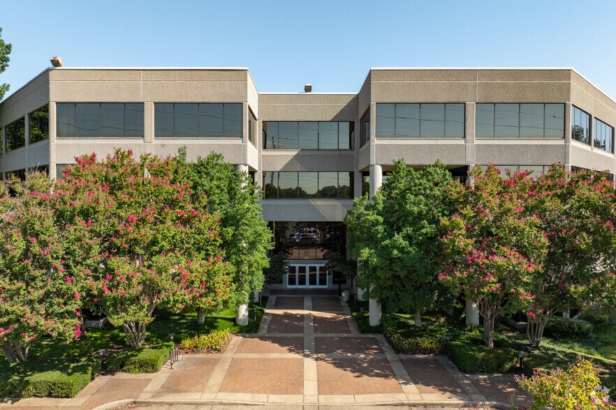 More Photos Of 2650 Thousand Oaks Blvd, Memphis Office For Lease