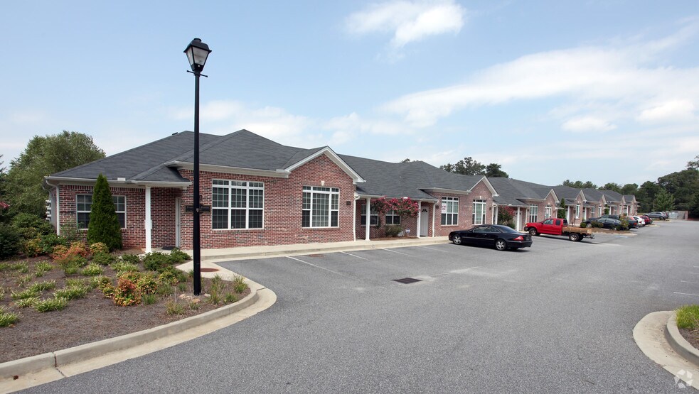 Primary Photo Of 418 Pirkle Ferry Rd, Cumming Medical For Lease