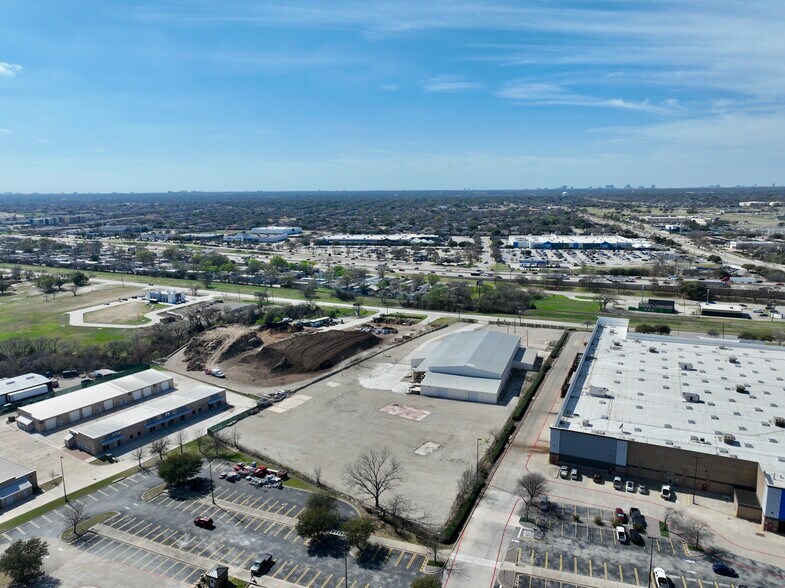More Photos Of 6000 Split Trail Rd, Plano Warehouse For Lease