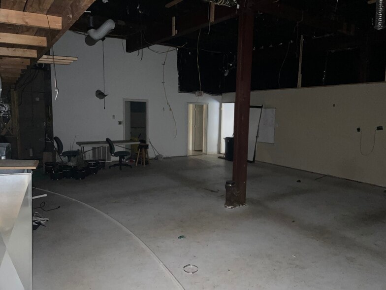 Primary Photo Of 2211 S Saginaw St, Flint Freestanding For Lease