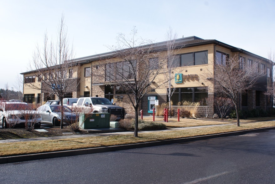 More Photos Of 400 SW Bluff Dr, Bend Medical For Lease
