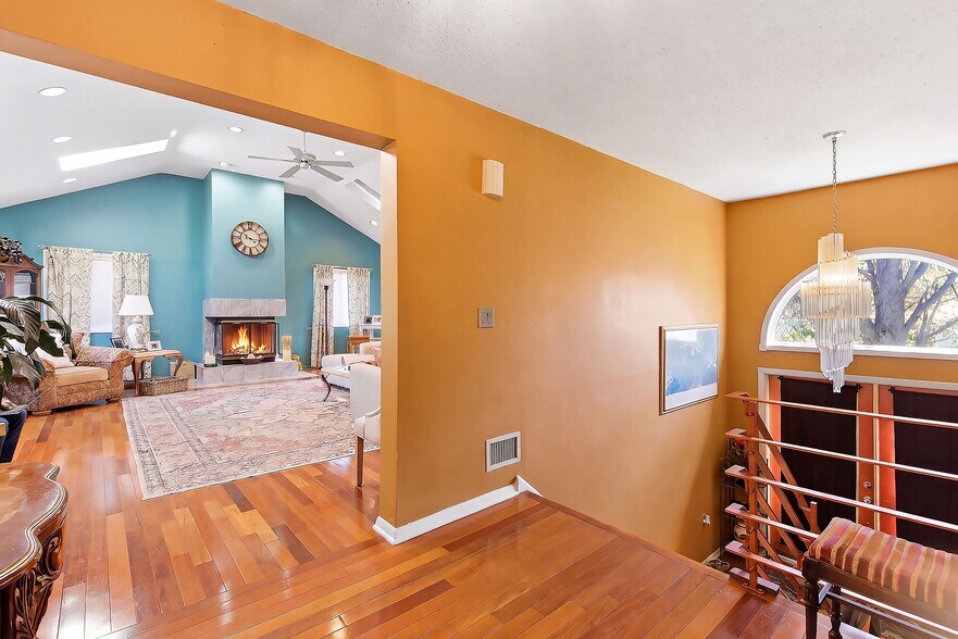 More Photos Of 801 Hughes Dr, Hamilton Office Residential For Sale