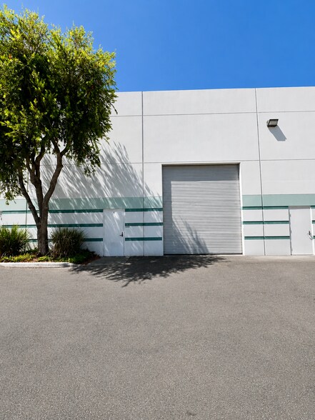 More Photos Of 24900 Anza Dr, Valencia Warehouse For Lease