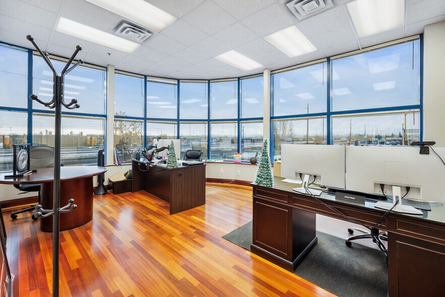 More Photos Of 4999 43rd St SE, Calgary Light Distribution For Sale