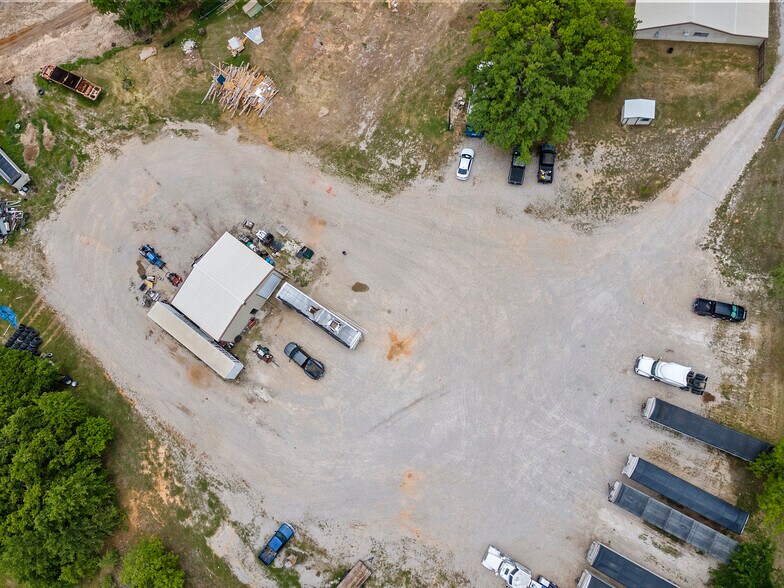 More Photos Of 5716 N US Highway 287, Alvord Truck Terminal For Sale