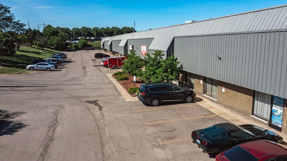 More Photos Of 24150-21466 Haggerty Rd, Farmington Hills Warehouse For Lease