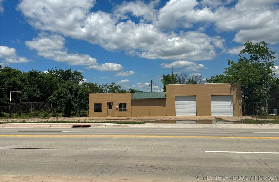 Primary Photo Of 728 Main St, Cushing Light Distribution For Sale