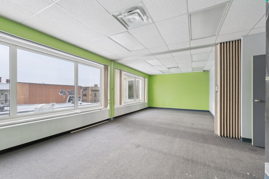 More Photos Of 3440-3444 Rue Ontario E, Montréal Office For Lease