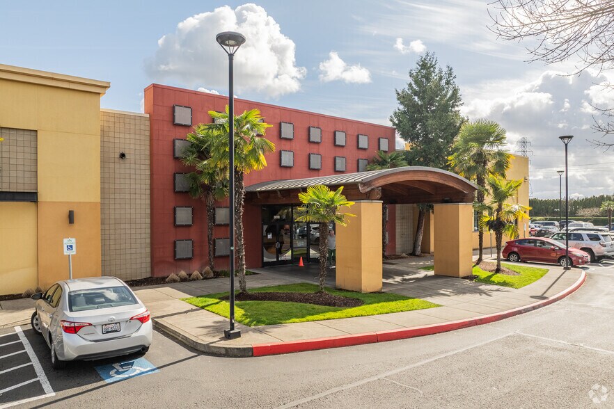 More Photos Of 13019 NE Fourth Plain Blvd, Vancouver Health Club For Sale