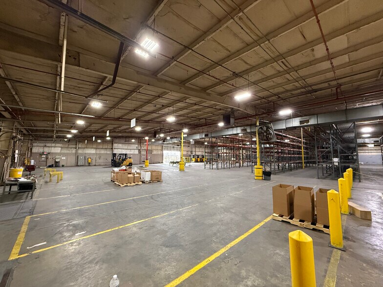 More Photos Of 801 S Main St, Dumas Manufacturing For Sale