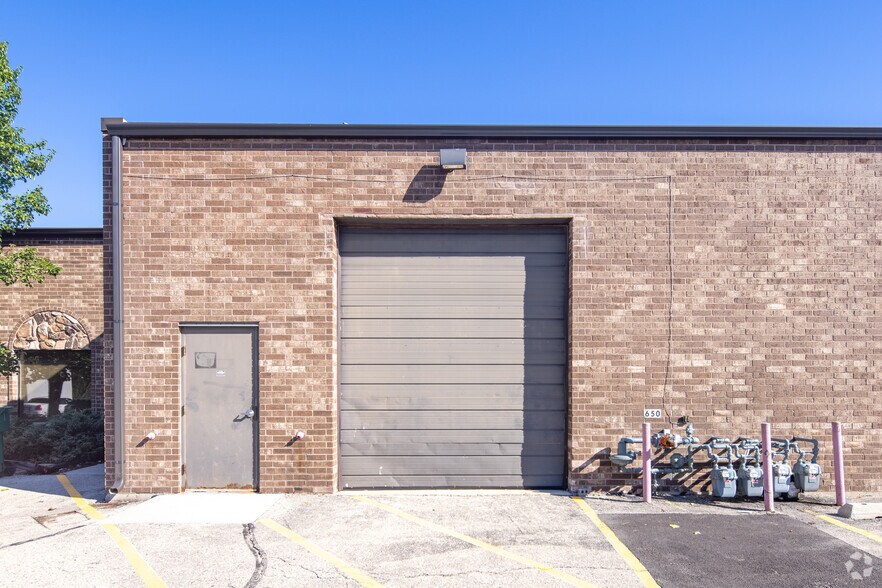 More Photos Of 600-668 Wheeling Rd, Wheeling Warehouse For Lease