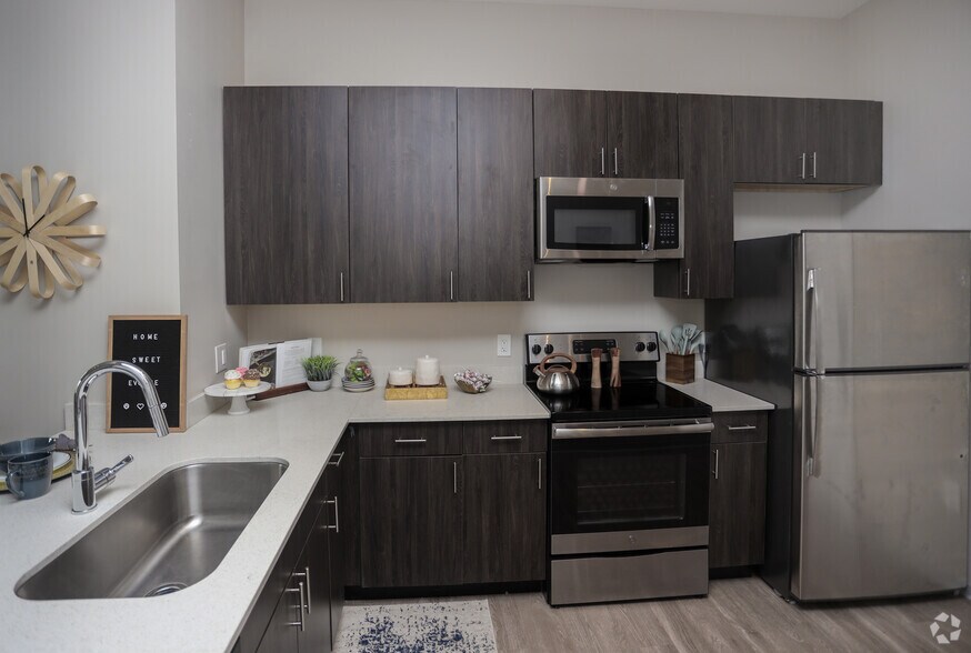 More Photos Of 1425 N Dunn St, Bloomington Apartments For Lease