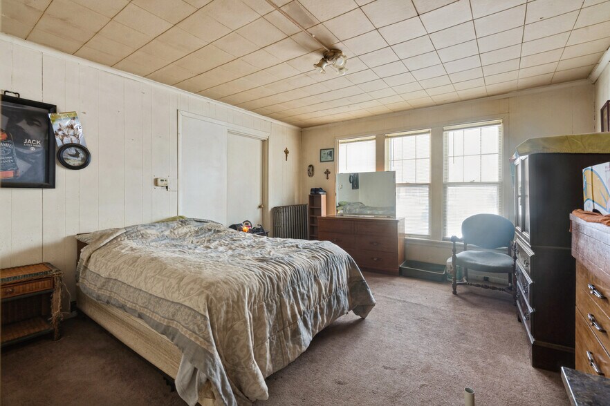 More Photos Of 431 6th Ave S, Clinton Apartments For Sale