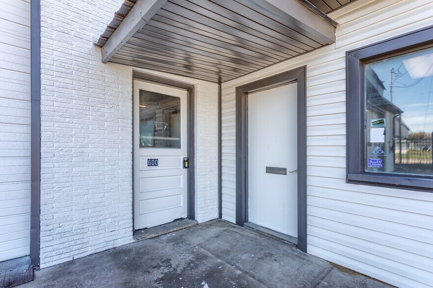 More Photos Of 600 W Main St, Whitesboro Light Manufacturing For Sale