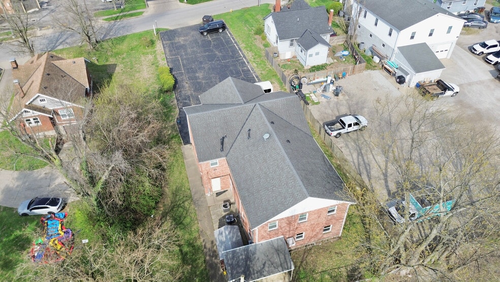 More Photos Of 8240 Clara Ave, Cincinnati Office For Sale