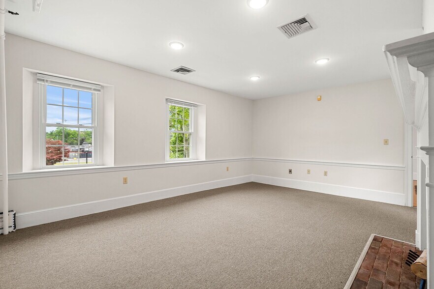 More Photos Of 160 Sylvan St, Danvers Office For Sale