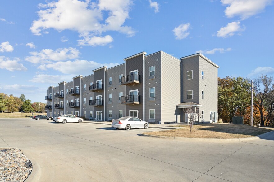 More Photos Of 2135 Edgewood Dr, Webster City Apartments For Sale