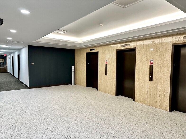 More Photos Of 2340 S River Rd, Des Plaines Office For Lease