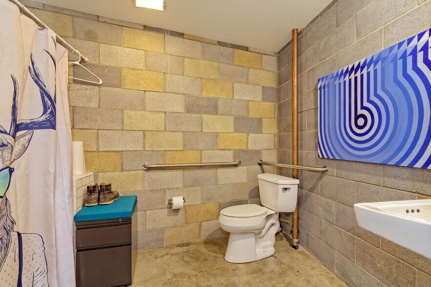 More Photos Of 2421-2425 India St, San Diego Office For Lease