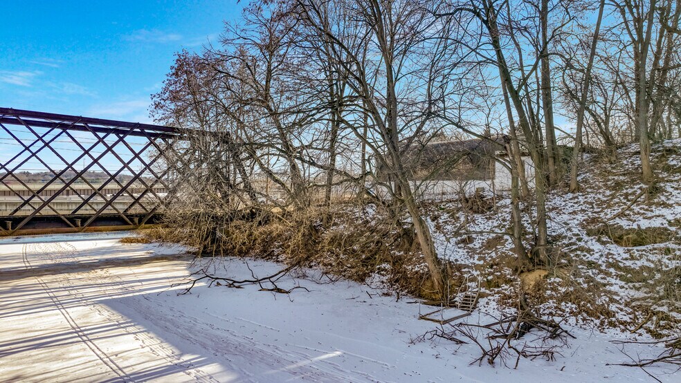 More Photos Of 119 Meadow Hill Dr, Menomonie Auto Repair For Sale