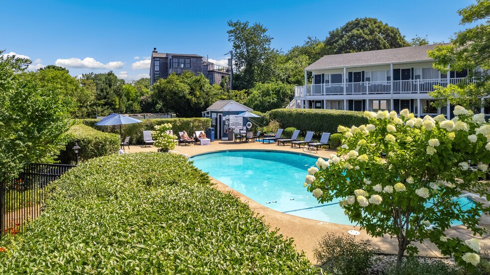 More Photos Of 105 Bradford Street Ext, Provincetown Hotel For Sale