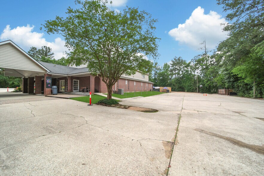 More Photos Of 6265 Shadowbend, The Woodlands Coworking Space