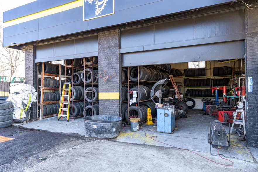 More Photos Of 1320 S Austin Ave, Denison General Retail For Sale