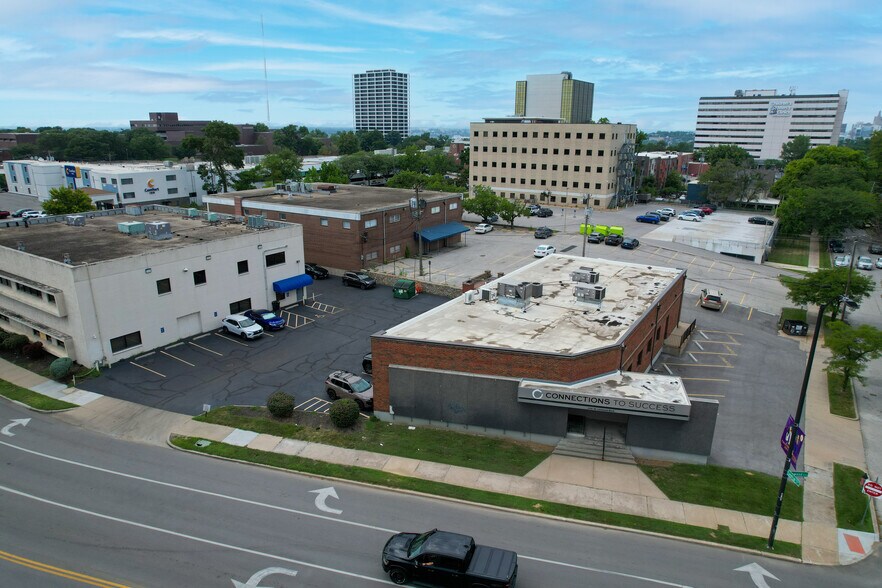 Primary Photo Of 300 W Linwood Blvd, Kansas City Office For Sale