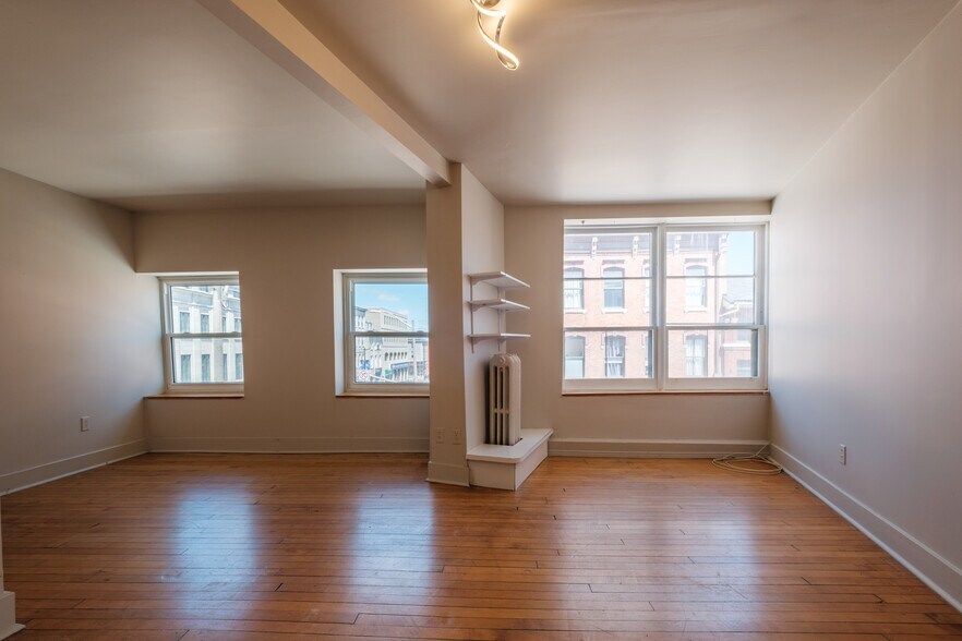 More Photos Of 155-159 Wellington St, Kingston Storefront Retail Residential For Lease