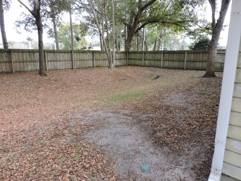 More Photos Of 8141 Ramona Blvd, Jacksonville Veterinarian Kennel For Lease
