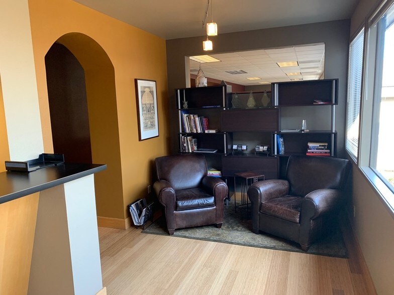 More Photos Of 3611 SW Hood Ave, Portland Office For Sale