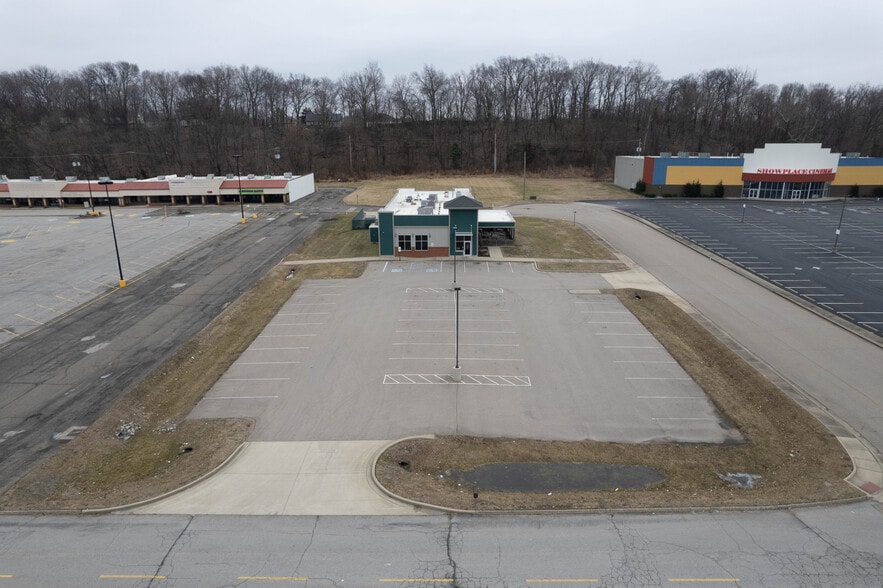 More Photos Of 401 Walker Dr, Henderson General Retail For Sale