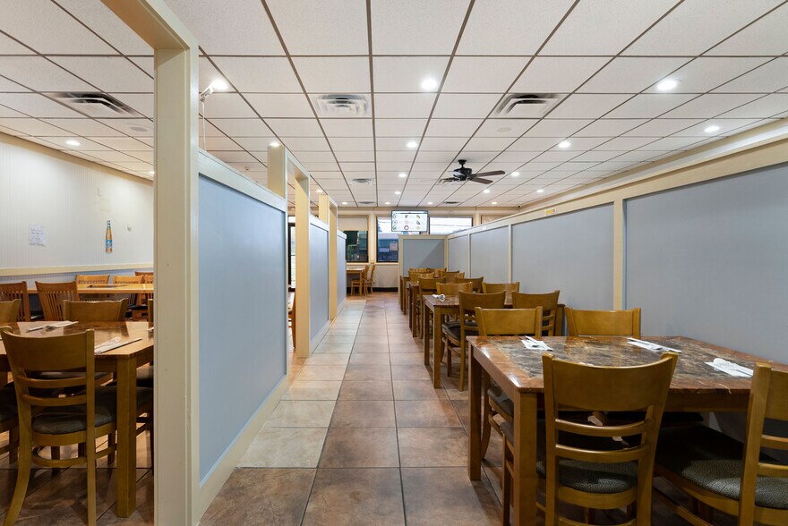 More Photos Of 140 E Felton Rd, Cartersville Restaurant For Sale