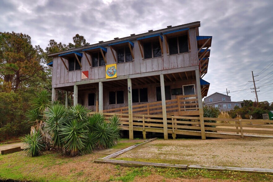 More Photos Of 25202 Island Pines Dr, Waves Restaurant For Sale