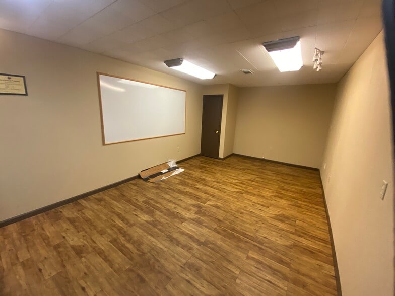 More Photos Of 1128 Westwood Dr, Rosenberg Office For Lease