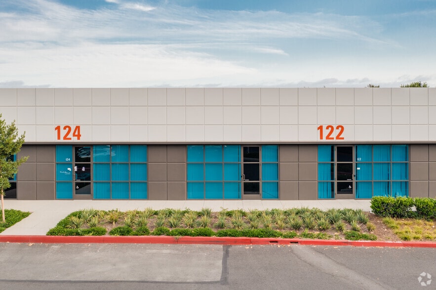 More Photos Of 18 Technology Dr, Irvine Research And Development For Lease