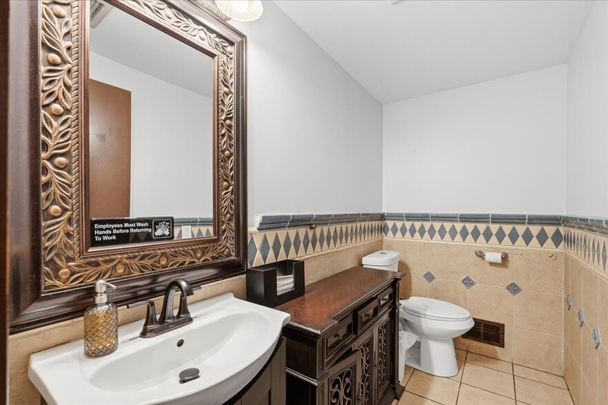 More Photos Of 2104 E Carson St, Pittsburgh Restaurant For Sale