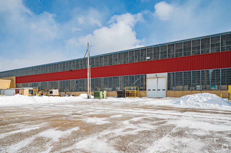 More Photos Of 1400 Lowell St, Elyria Manufacturing For Lease