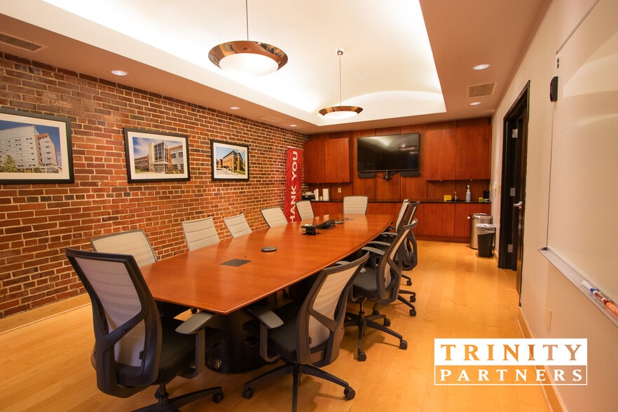 More Photos Of 720 Lady St, Columbia Freestanding For Lease