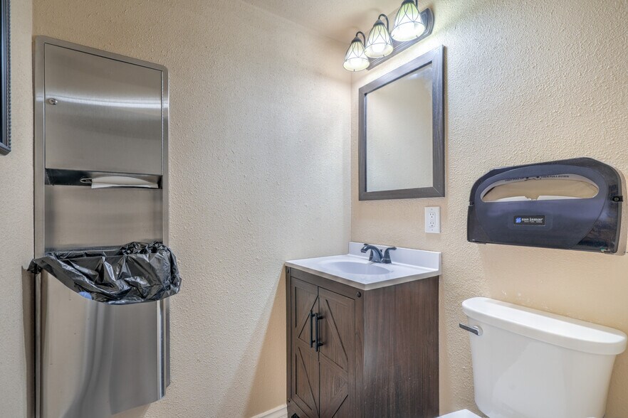 More Photos Of 211 W Atlantic Ave, Henderson Office For Sale