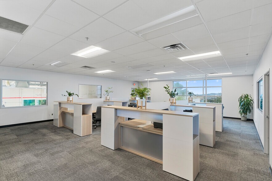 More Photos Of 1850 Whitney Mesa Dr, Henderson Light Distribution For Sale