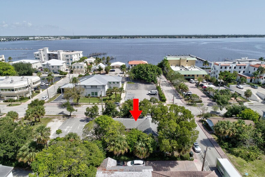 More Photos Of 300 SE Detroit Ave, Stuart Office For Lease