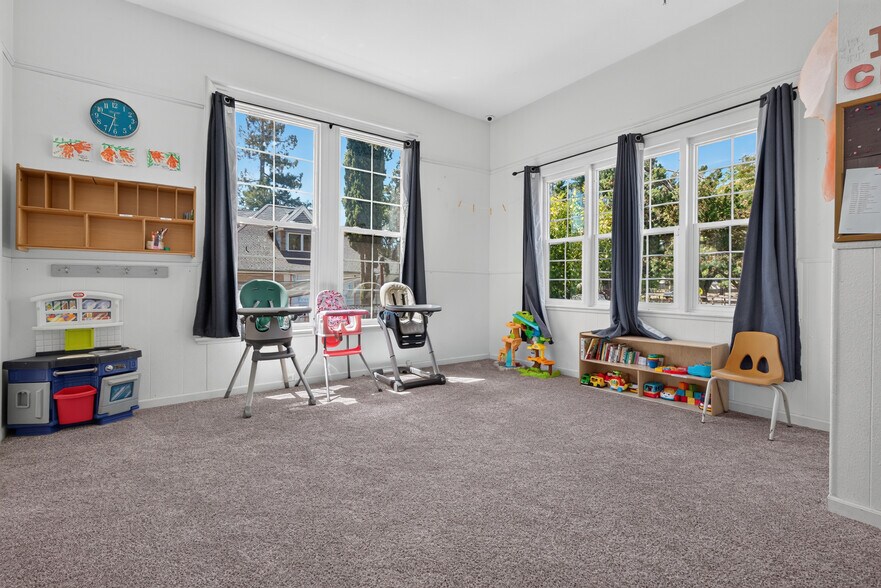 More Photos Of 530 N Cloverdale Blvd, Cloverdale Specialty For Sale