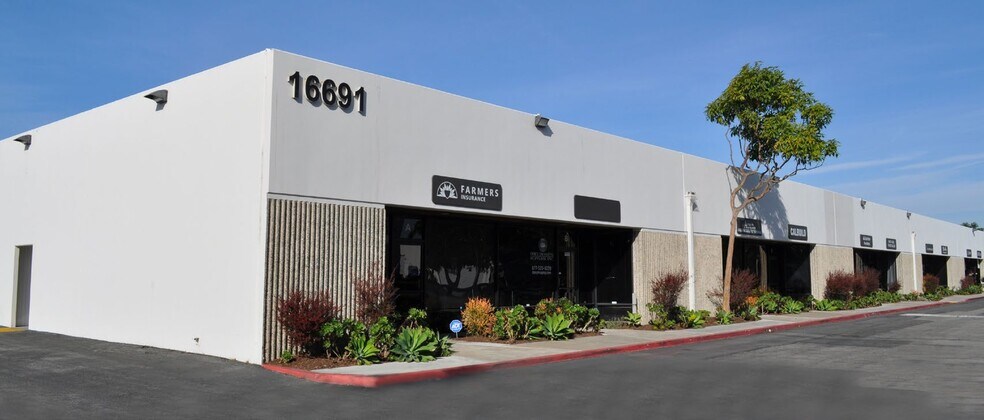 More Photos Of 16691 Gothard St, Huntington Beach Light Manufacturing For Lease