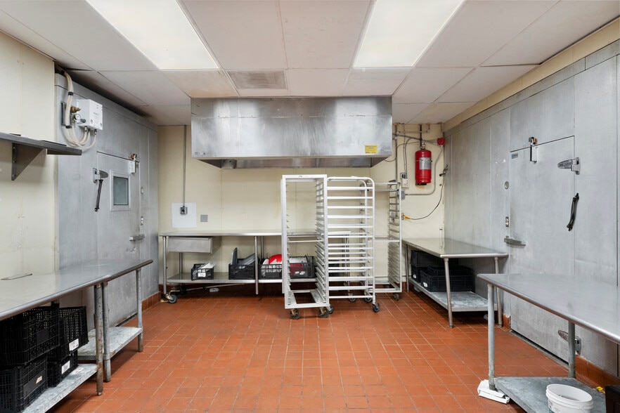 More Photos Of 7373 Comfort Inn Dr, Warrenton General Retail For Sale