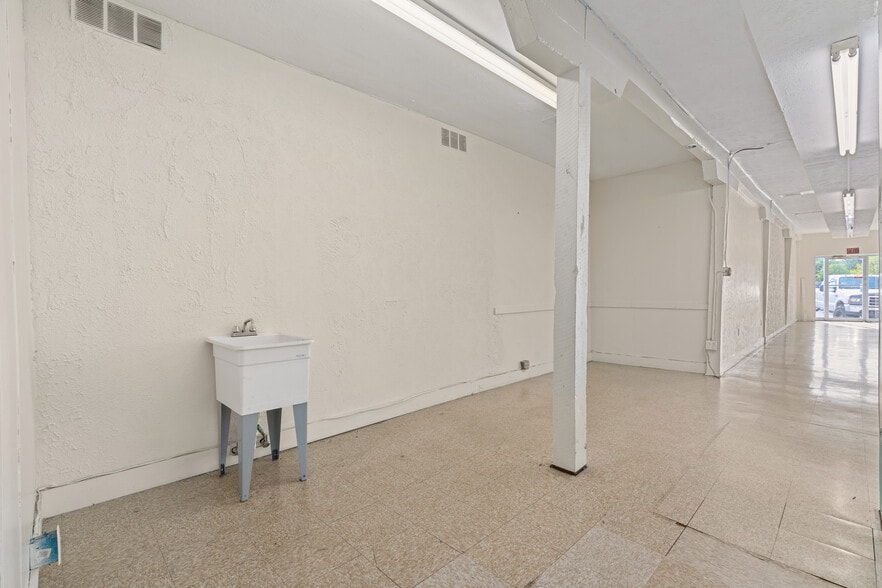 More Photos Of 111 Water St, Front Royal Loft Creative Space For Lease