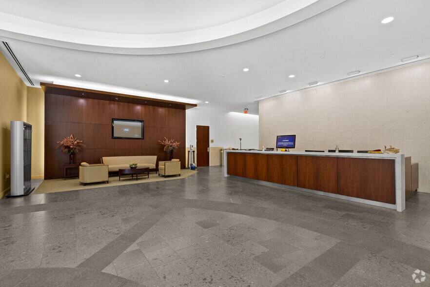 More Photos Of 801 Main Ave, Norwalk Unknown For Lease