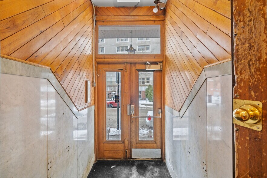 More Photos Of 2150 Rue Tupper, Montréal Apartments For Sale
